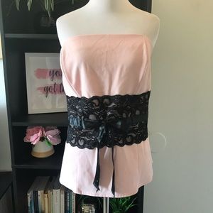 ✨️4/$35✨️ SALE. TORRID lace bustier. 1X Bust 18.5” across